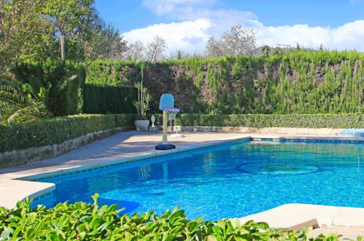 Why Fall is the Best Time to Remodel Swimming Pools
